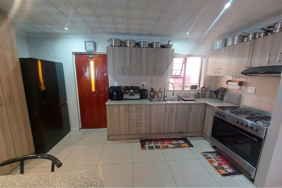 3 Bedroom Property for Sale in Lentegeur Western Cape